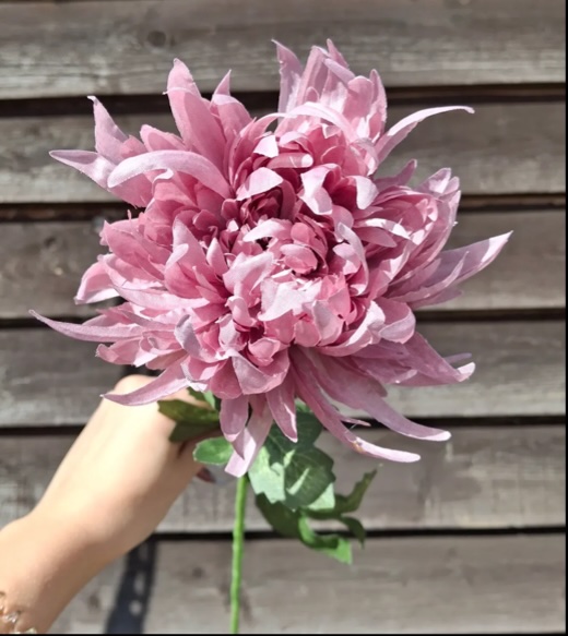 Dusky pink artificial chrysanthemum stem.